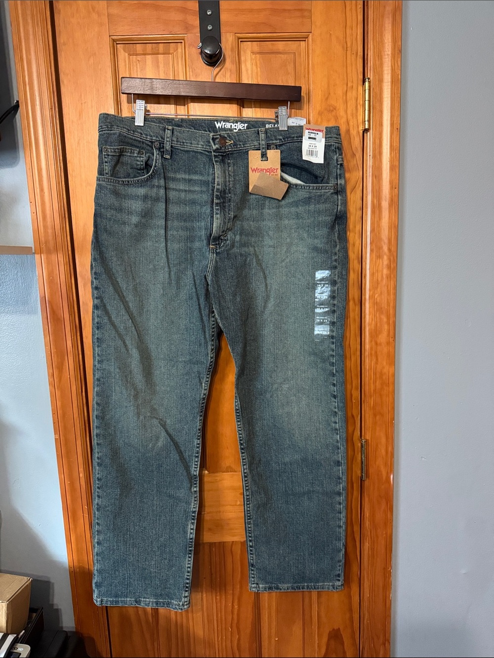 Wrangler Men’s Dark Blue Relaxed Fit Jeans
